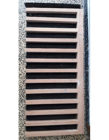 EXPOSITOR FUSTA DE PARET PER 96 CANYES DE PESCAR