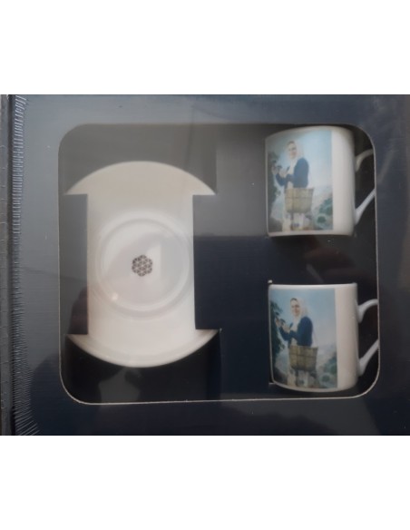 ENSEMBLE DE PORCELAINE DEUX TASSES ET DEUX ASSIETTES                                                   