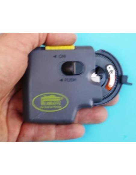 Kleines Gerät mit Haken MONTIEREN